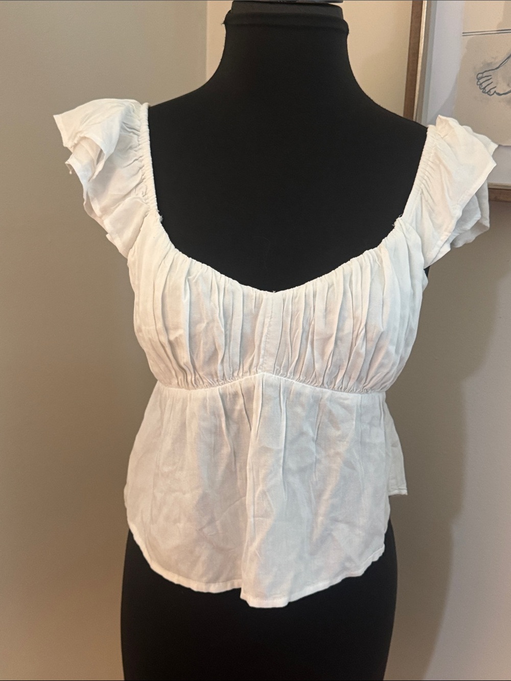Abercrombie & Fitch | White ruffled cap sleeve peplum crop top-size XS